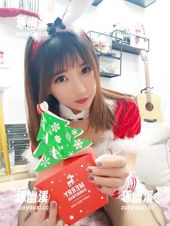 你见过小女巫露娜站在高跟鞋上的姿势吗？原图等你来接！