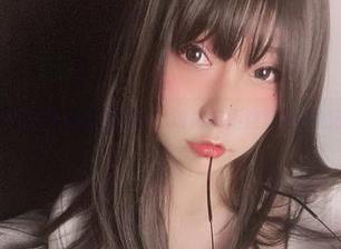 小泉学姐吖全新美图更新，谁能抗拒这双美脚的诱惑？