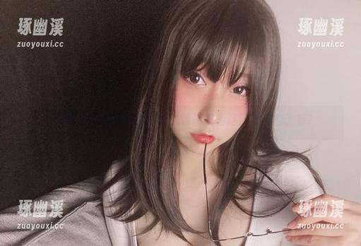 小泉学姐吖全新美图更新，谁能抗拒这双美脚的诱惑？