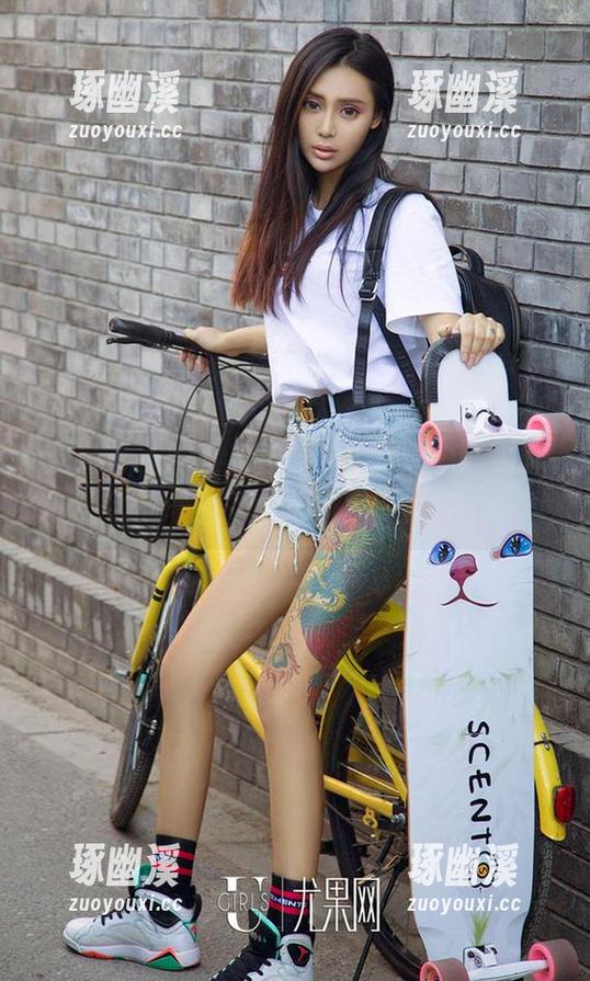 尤果网 - 心仪的厨娘，厨艺和画面感兼具，想下载留个纪念吗？
