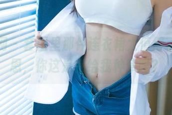 尤果网 – 套图里那件连衣裙太值得了，莉恩，你这是在给我种草吗？