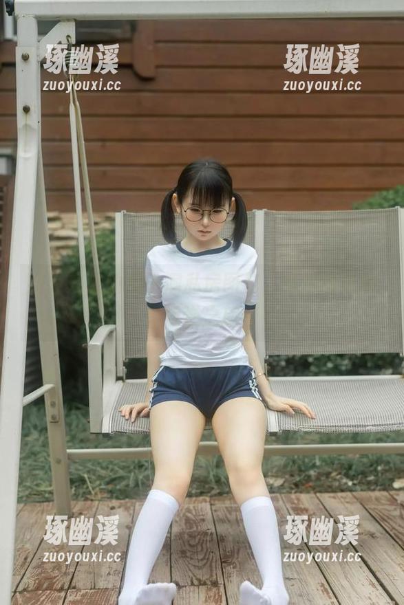 初音未来的兔子洞私房图包，幼水铃衣的叛逆之旅