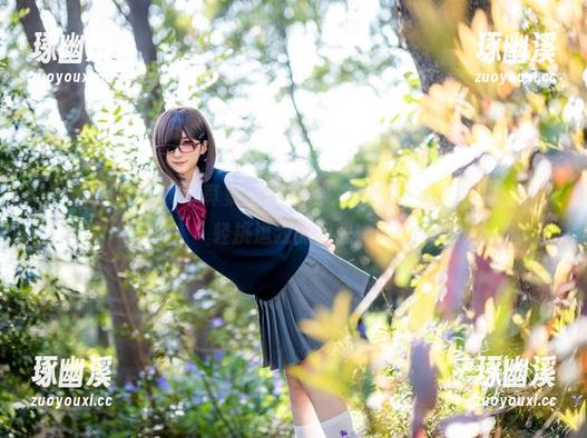 幼爱youmeko写真集里藏着的“白丝”原图，像是在轻轻挑逗我的目光。
