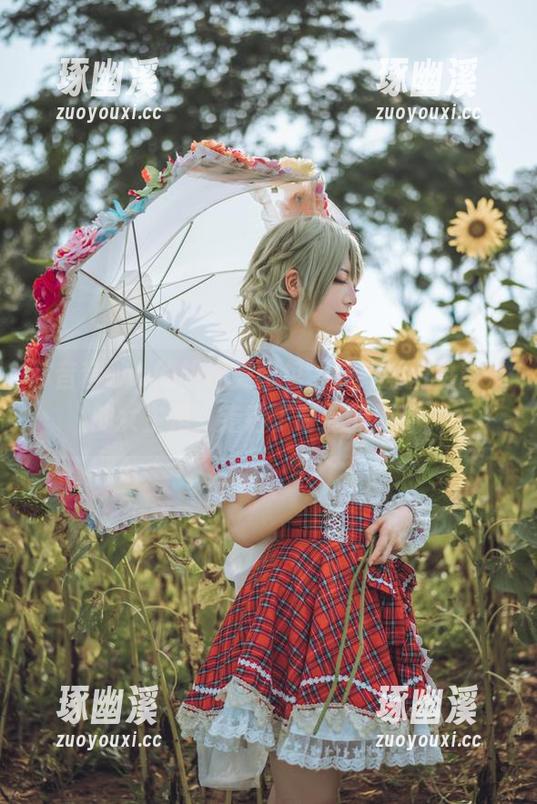 弥音音ww的旗袍美图包，宛如怀旧电影中的女主角，走错了时空的那种。