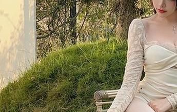 微密圈 – 徐莉芝的最新写真：双人合影，友情的小秘密？