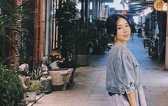 看，御子Yumiko的白裙从私房里悄悄溜出来了