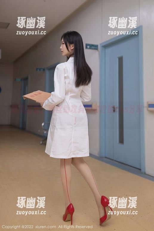 效果显著：黑丝助攻抖娘利世的cos分享！