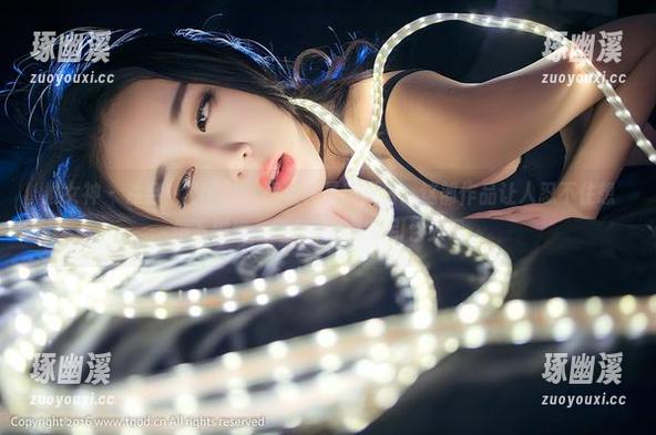推女神 - 注目！Kiren_程程程最新夏日：这部作品让人忍不住想停下脚步，倒是草帽太吸引目光了。