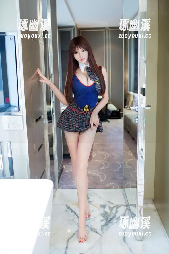 推女郎 - 礼服下的吻熙：每一个细节都在挑战我的专注力。