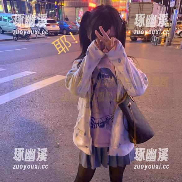 新鲜出炉！摇摇乐yoyo的肉丝最新美图，挑战你的想象边界