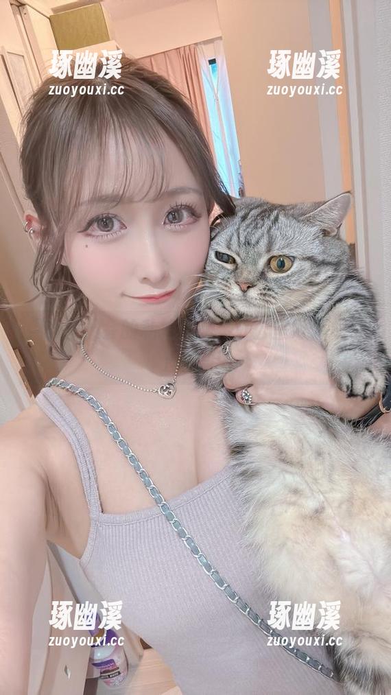 月城委员会的私拍作品，办公室好像成了个小剧场