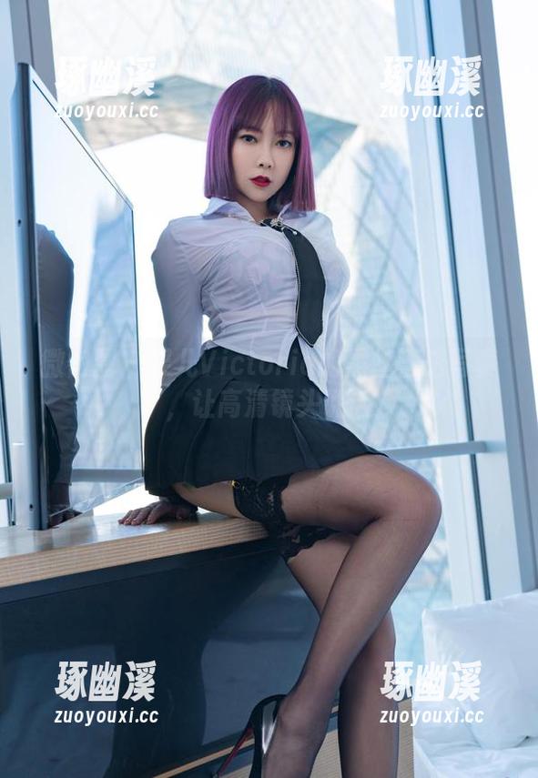 微密圈 - 果儿Victoria的黑丝酒店写真，让高清镜头说话