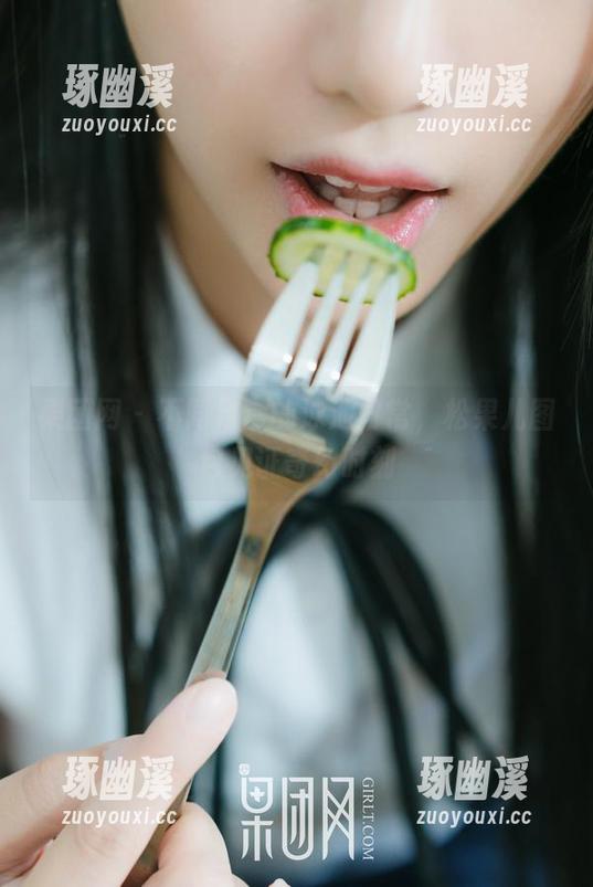 果团网 - 不同寻常的泳池日常，松果儿图包见证奇幻时刻