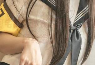 在桃良阿宅的连体衣写真里，藏着不少‘经典造型’！