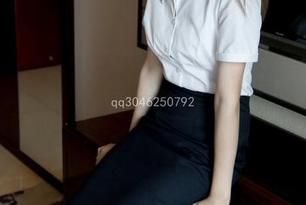 梦丝女神 – 魏婷婷黑袜美图：被纯色袜子“牵绊”的日常