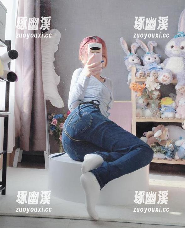 观看樱井小莜，那双美腿果然没让我失望，图包也挺有意思的。