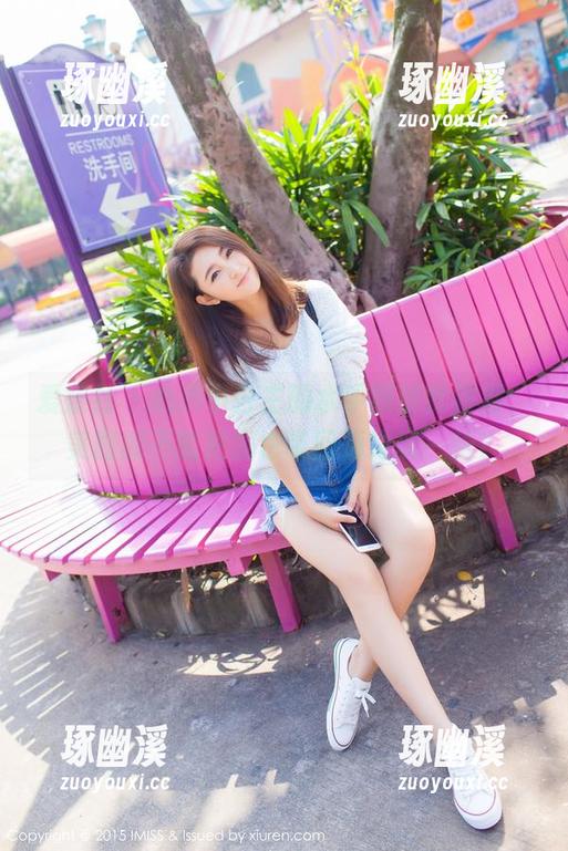 爱蜜社 - 心妍小公主的水手服如此特别，美图能不能把我也带回海边玩一趟？