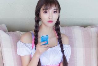 爱蜜社 – 图册里的方子萱：婚纱秀也能传递一丝懒惰的气息