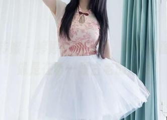 物恋传媒 – 婷婷白裙写真，简单却耐看，像是在听一段古老的旋律
