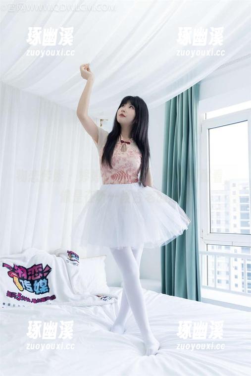 物恋传媒 - 婷婷白裙写真，简单却耐看，像是在听一段古老的旋律