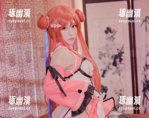 如果你在寻找福利，白神泱的爱宕图包或许能勾起你的小情绪