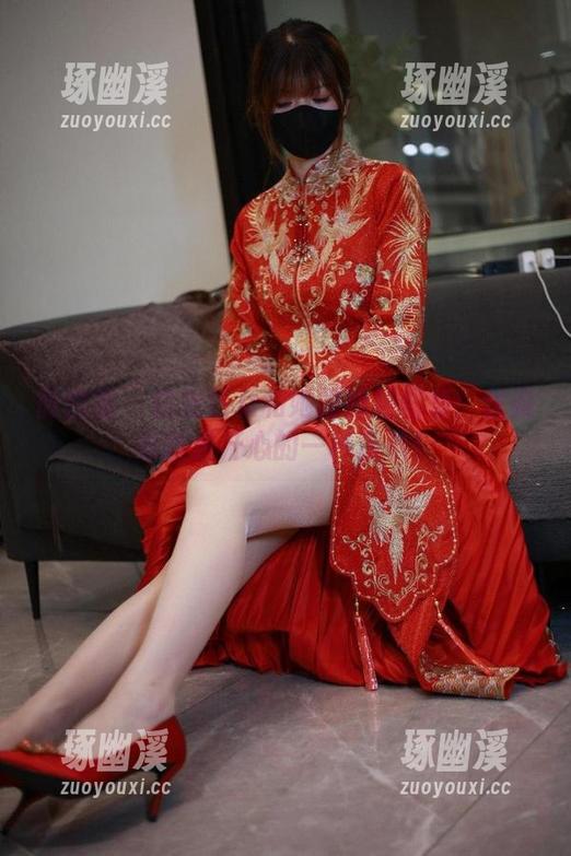 微密圈 - 白龙猫女和她的短裙图集：优雅也能是开心的一种选项！