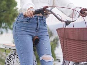 秀人网 – 原图中有laura阿姣的美脚，图册里可还有我拼搏的故事，快来看小插曲！