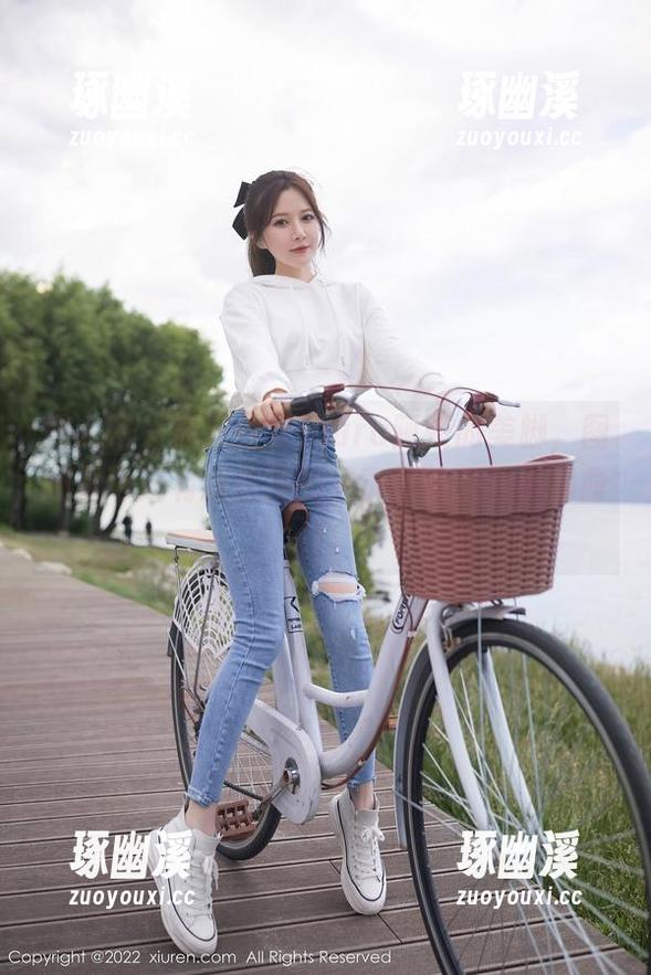 秀人网-laura阿姣 秀人网 - 原图中有laura阿姣的美脚,图册里可还有我拼搏的故事,快来看小插曲!