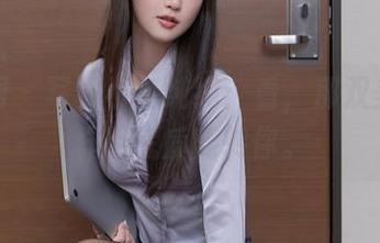 秀人网 – 写真小兔纯纯：看，那双美脚怎样用气质翻转你。