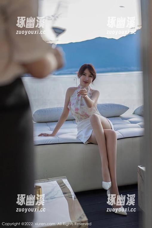 秀人网-绯月樱-Chery 秀人网 - 原图在天台上,绯月樱-Chery不玩虚的,图集直击内心!