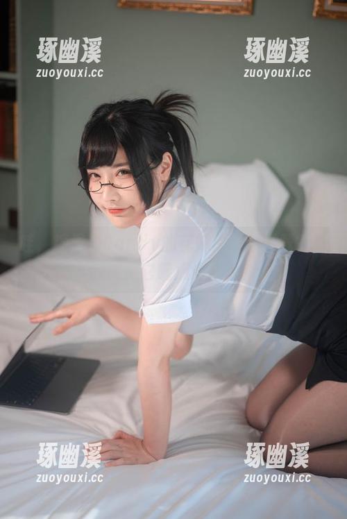 哇，糖果果Candy的花嫁原图！下载？看我能把它瞎点评成啥？