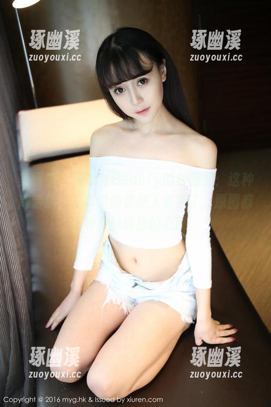 美媛馆 - 唐琪儿Beauty的校服照：这种高清感，我真觉得要把人美哭了，原图都有种血脉喷张的心跳。