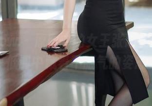 花漾show – 原图中的女王张思允Nice，低调中藏着不服气的姿态