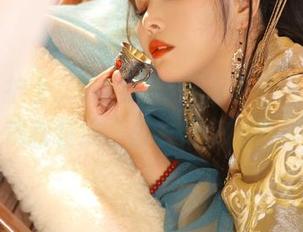 标签：护士。苏嫣嫣阿姨新图包更新，快来围观我装成“白衣天使”的样子！