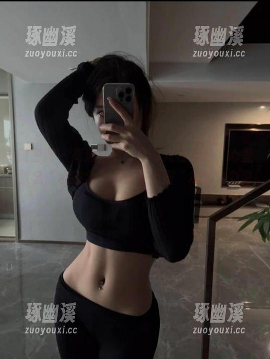 微密圈 - 高清合集：金希儿在泳池，心里默念“水安全”却仍在上演“水中定力测试”。