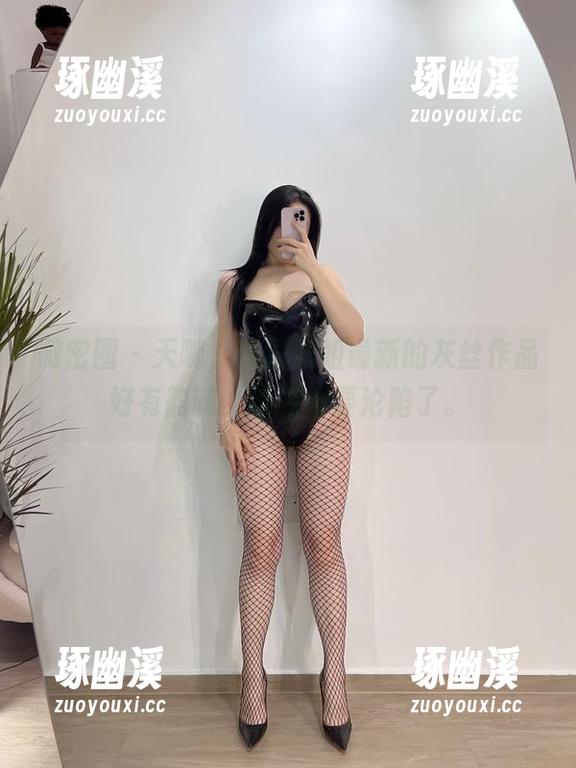 微密圈 - 天哪，铁锤姐姐最新的灰丝作品好有韵味，连我都要沦陷了。