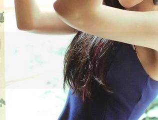 青豆客 – 在线像是在泳池边偷看王婉悠Queen的合集