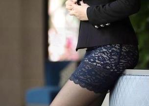 魔镜街拍 – 听说寒风中有个肉丝圣诞美人，婷婷这儿的观看合集必须入手！