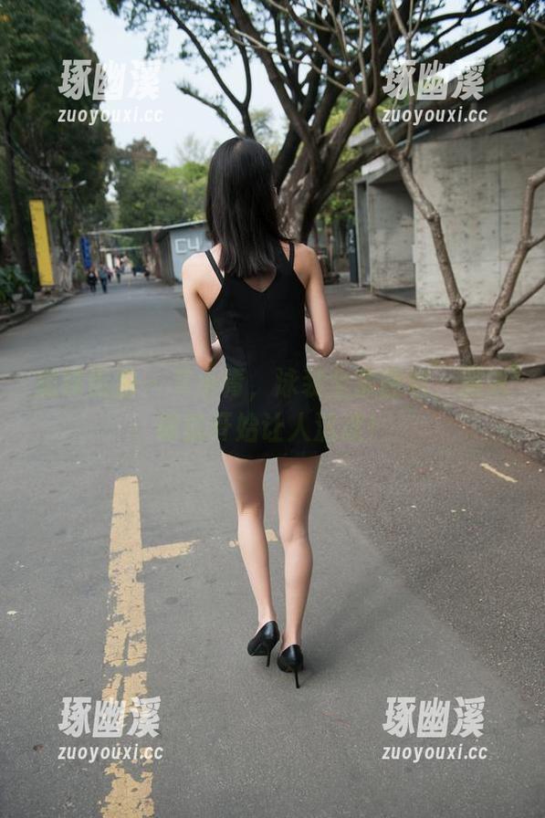 魔镜街拍 - 艾小青，泳装全套图包，游泳前就开始让人沉迷！