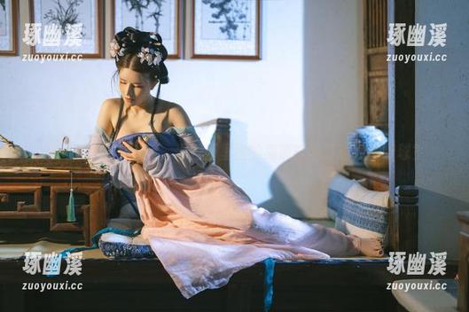鹿八岁baby 想问鹿八岁baby,黑色西里里的高清能否打动我的眼球?