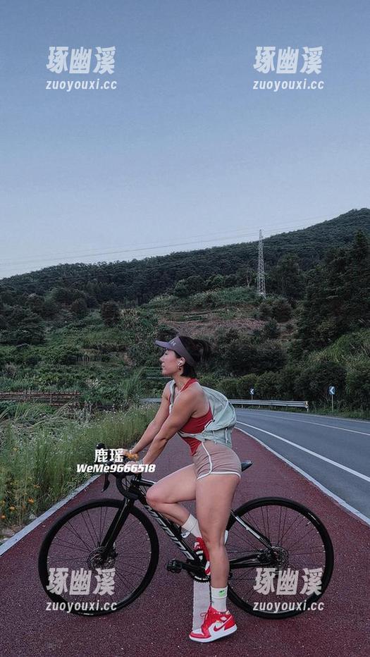 微密圈 - 鹿瑶：这吊带让空调都嫉妒，快来搬走美图和壁纸替我降温吧！